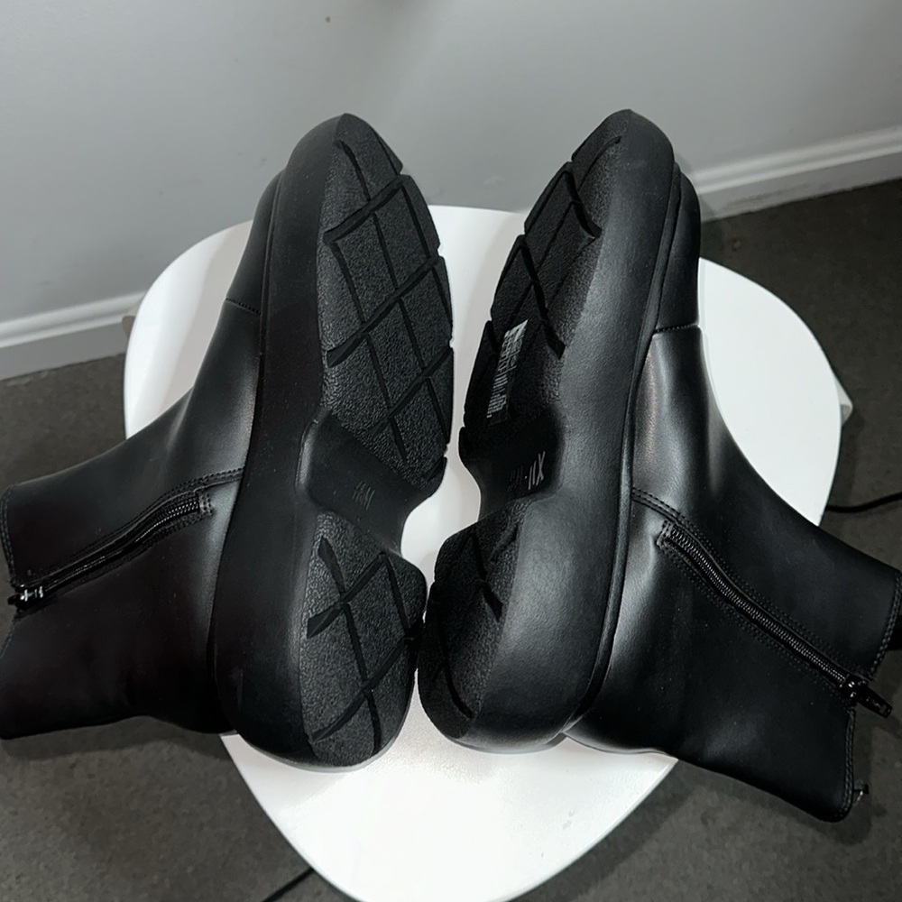 H&M Platform Boots in Black - Picture 8 of 8